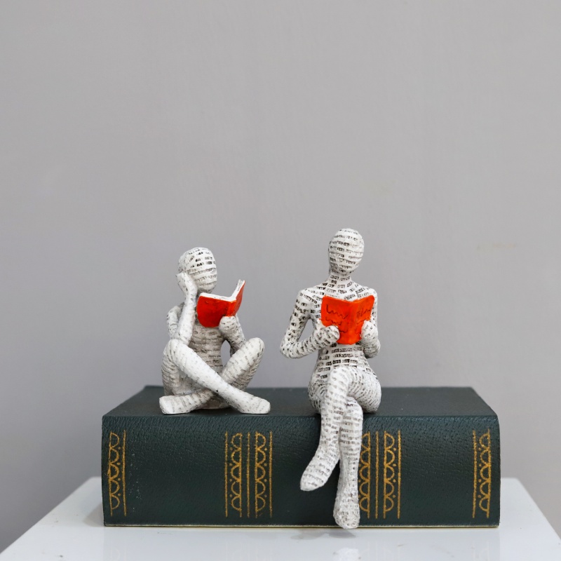1 Peça, Estátua Decorativa de  - Home Office With Bookshelves avaliação e preço