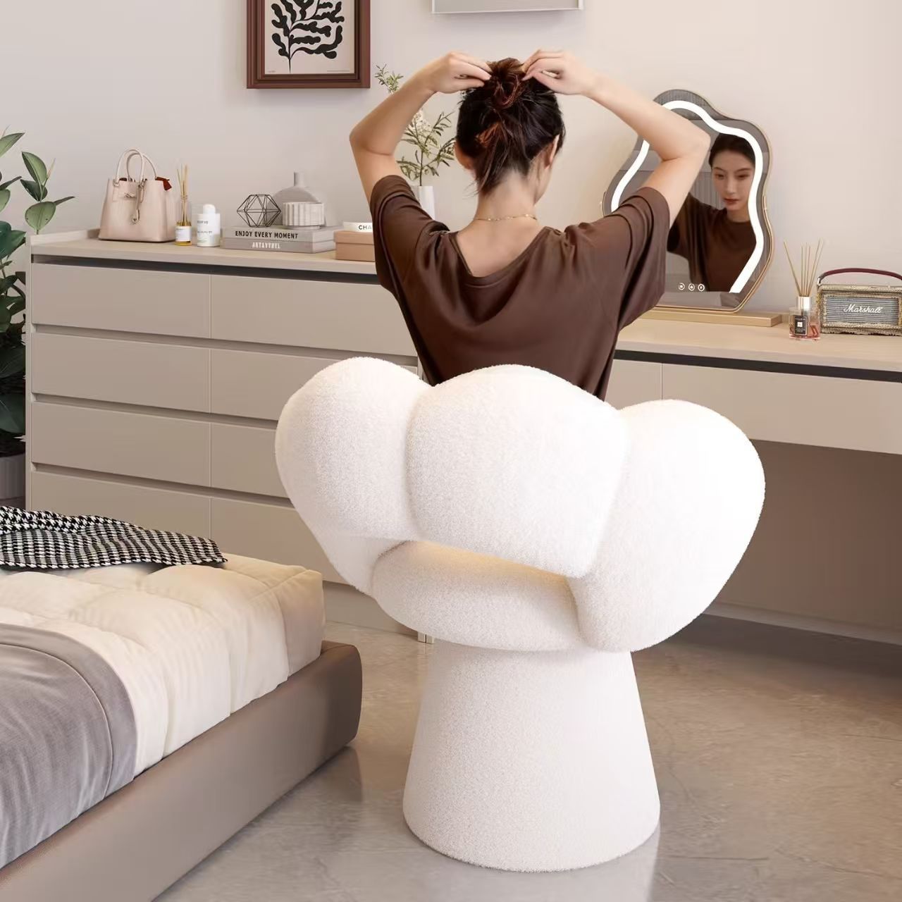 Cadeira ergonômica de mesa de  - Home Office In Living Room avaliação e preço